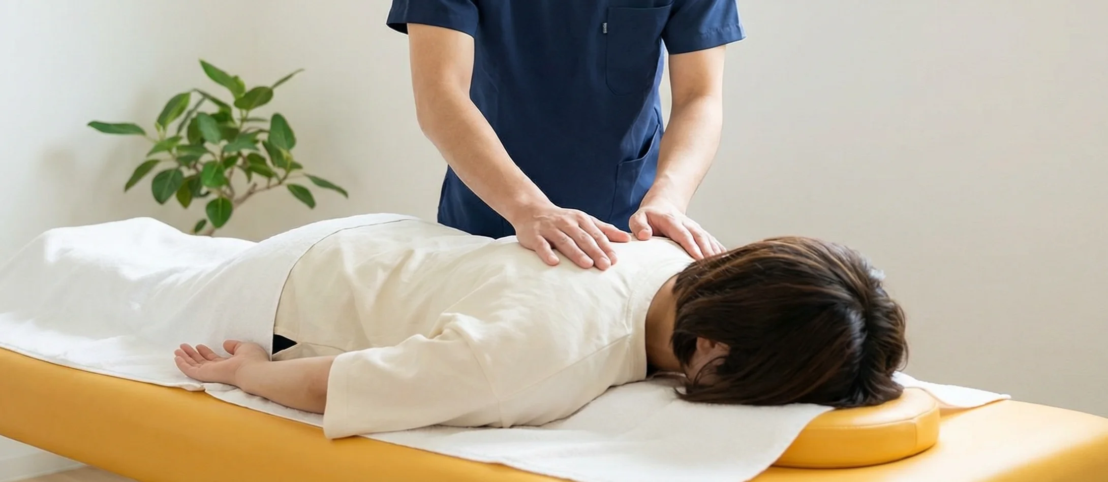 とりうみ整体院の優しい施術風景 - 自律神経調整の無痛整体(仙台市太白区)